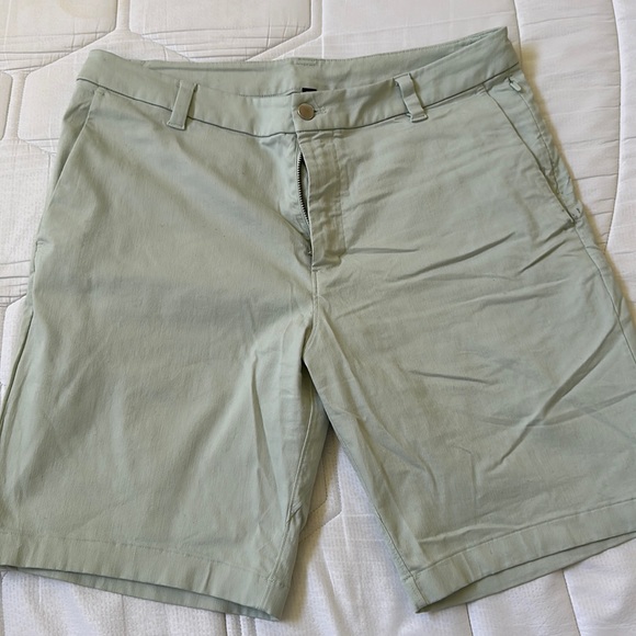 Lululemon Men’s Oxford Commission Shorts 9”